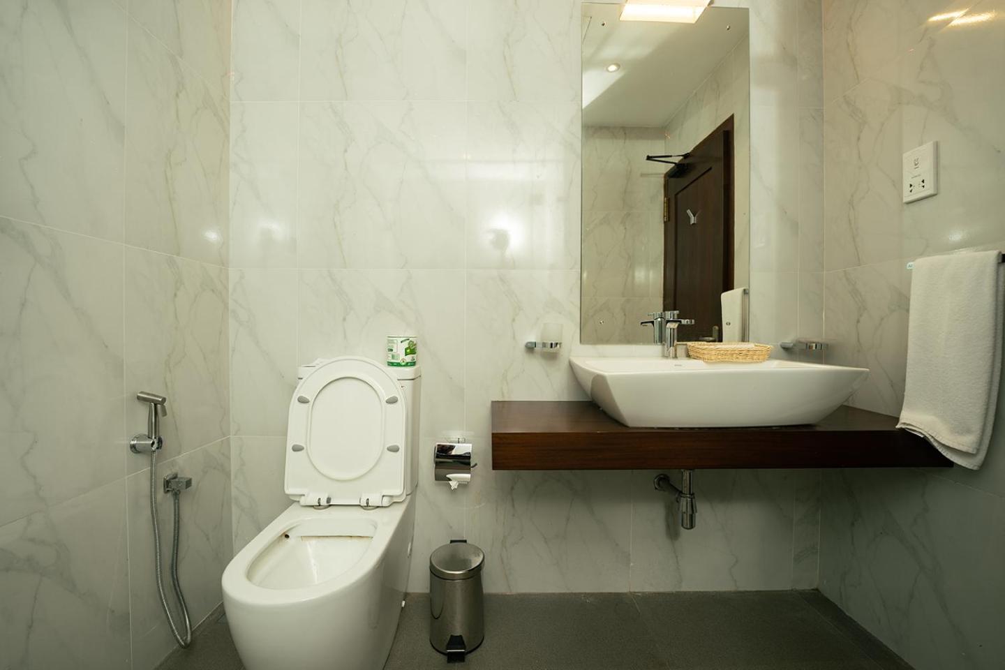 Good Wood Airport Hotel คาตุนายากา ภายนอก รูปภาพ